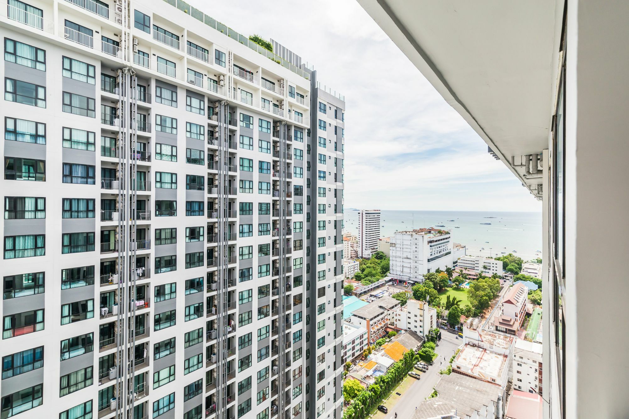 Favstay - The Base Central Pattaya Exteriér fotografie