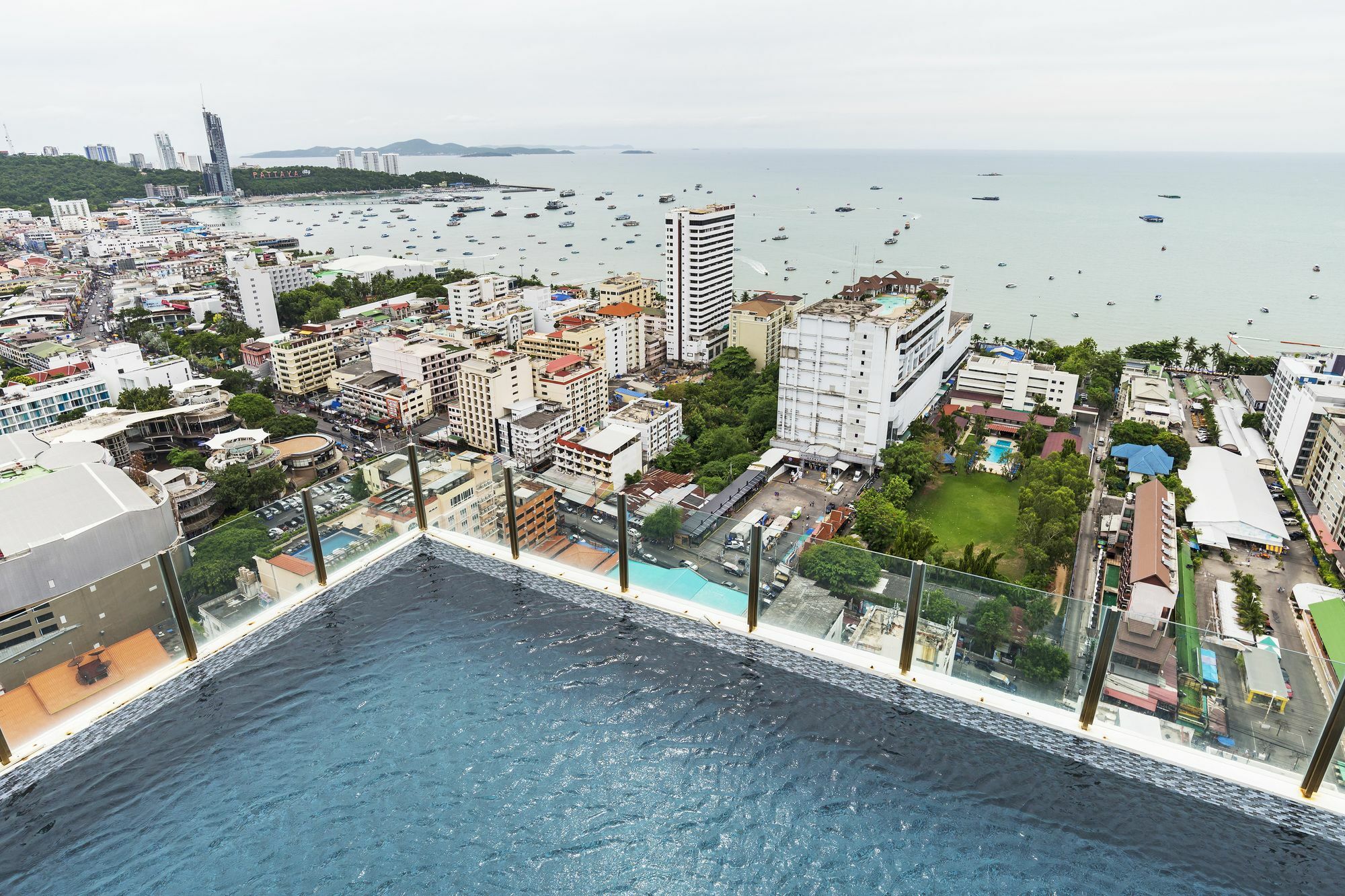 Favstay - The Base Central Pattaya Exteriér fotografie