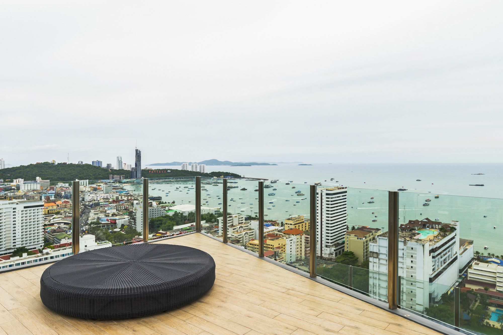 Favstay - The Base Central Pattaya Exteriér fotografie