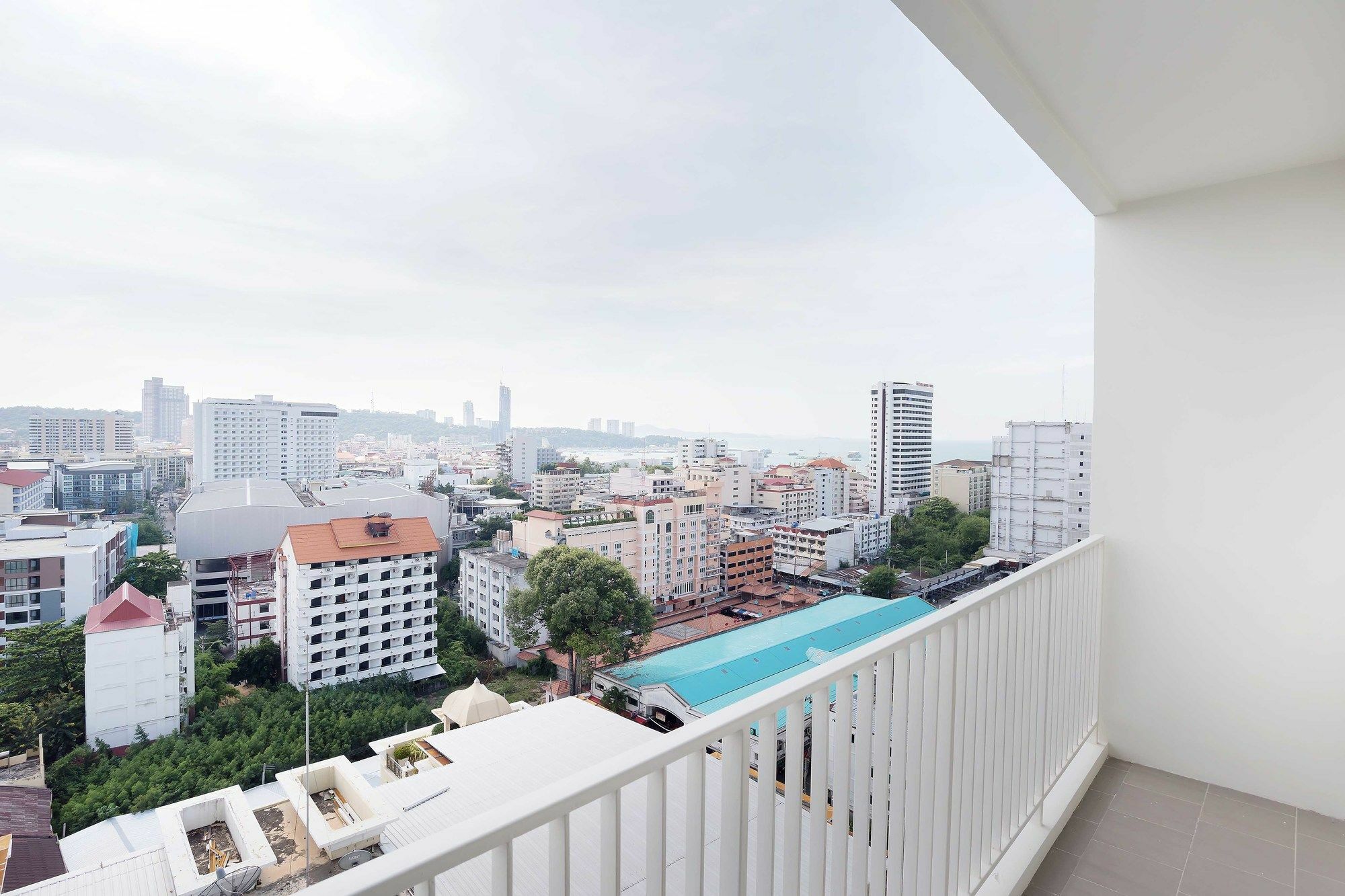 Favstay - The Base Central Pattaya Exteriér fotografie