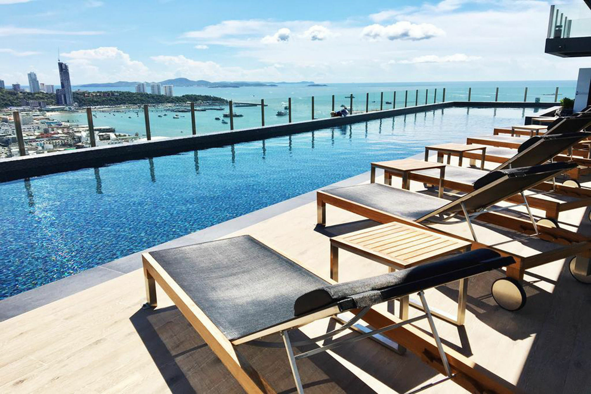 Favstay - The Base Central Pattaya Exteriér fotografie