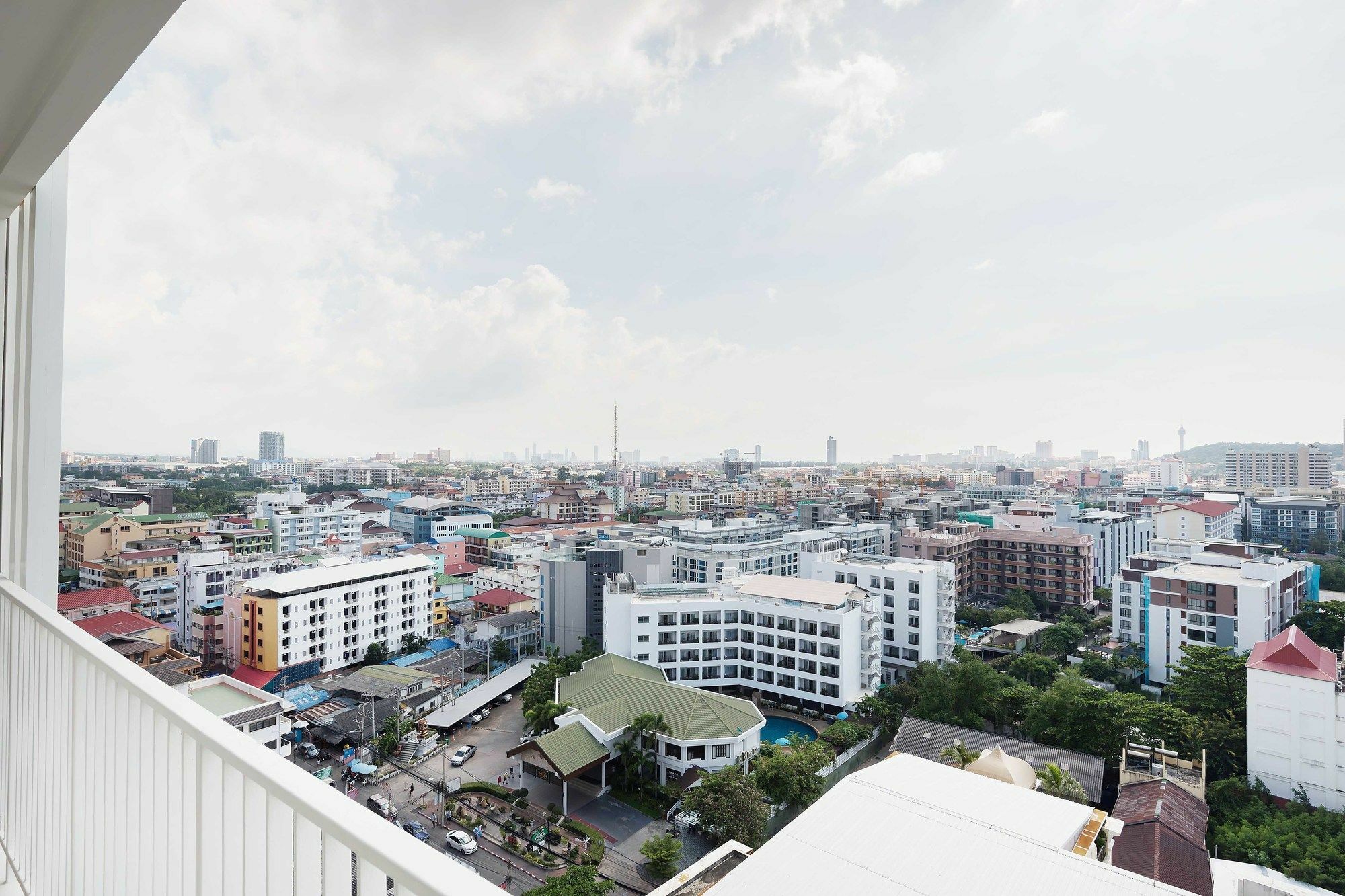 Favstay - The Base Central Pattaya Exteriér fotografie